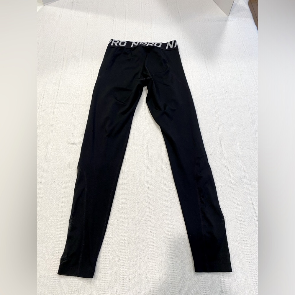 Nike Pro Leggings Size M with mesh insert on legs.